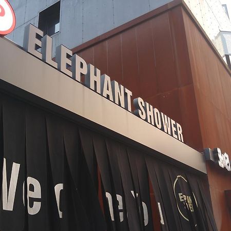 Hotel Elephant Shower Jinju Exterior foto